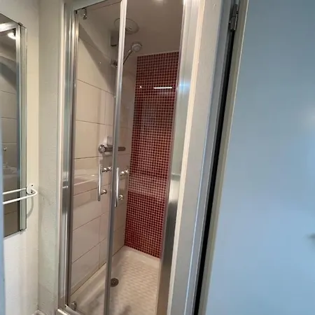 Contact Le Comte Hotel 2*