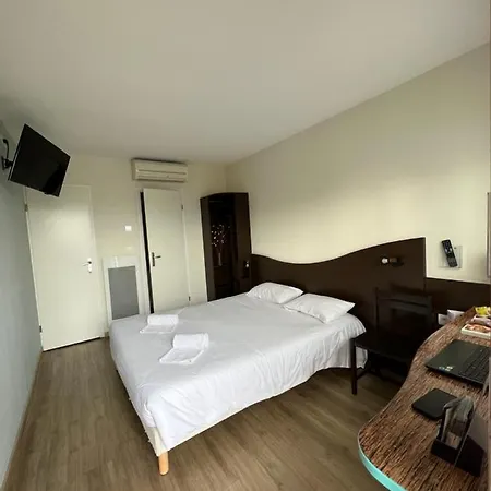 Contact Le Comte Hotel