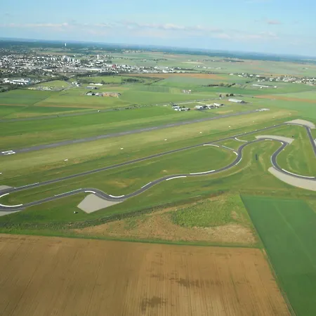 Contact Le Comte 酒店