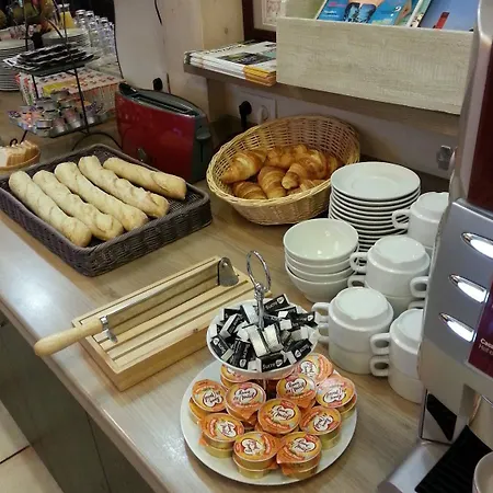 Contact Le Comte 酒店 2*