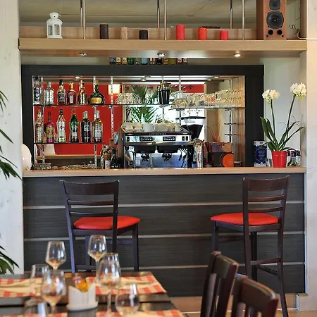 Hotel Contact Le Comte 2*