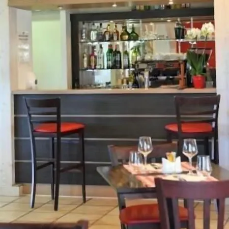 Contact Le Comte 2* Fontenay-le-Comte