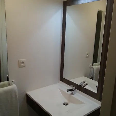 Hotel Contact Le Comte 2*