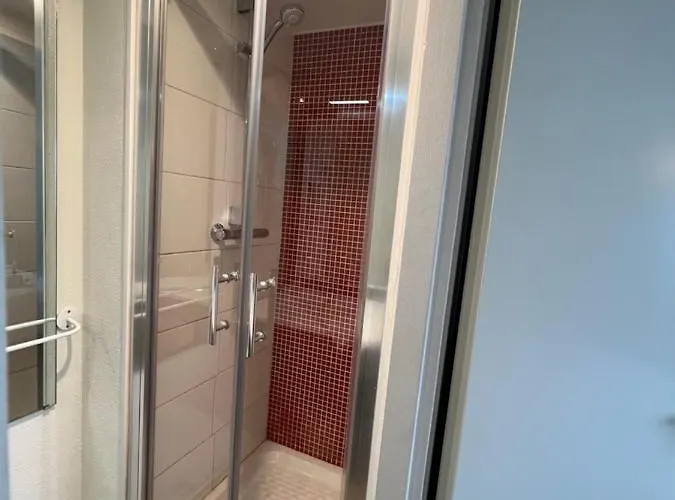 Contact Le Comte Hotel 2*