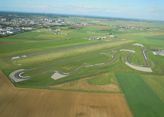 Contact Le Comte Hotel