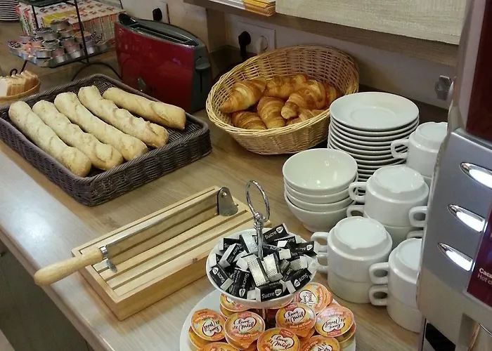 Contact Le Comte Hotel 2*