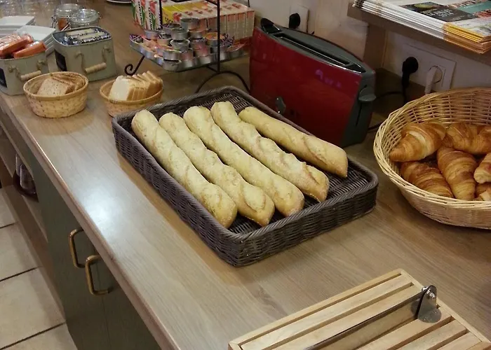 Hotel Contact Le Comte 2*