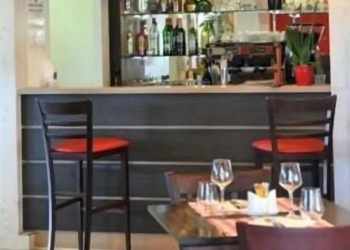 Contact Le Comte 2* Fontenay-le-Comte