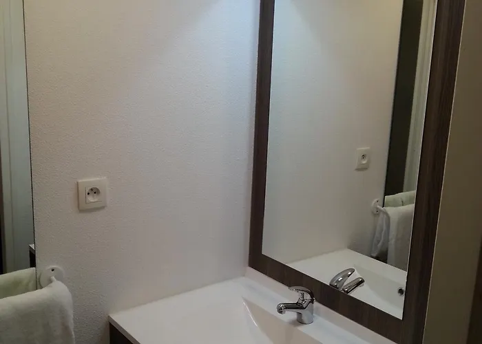 Hotel Contact Le Comte 2*